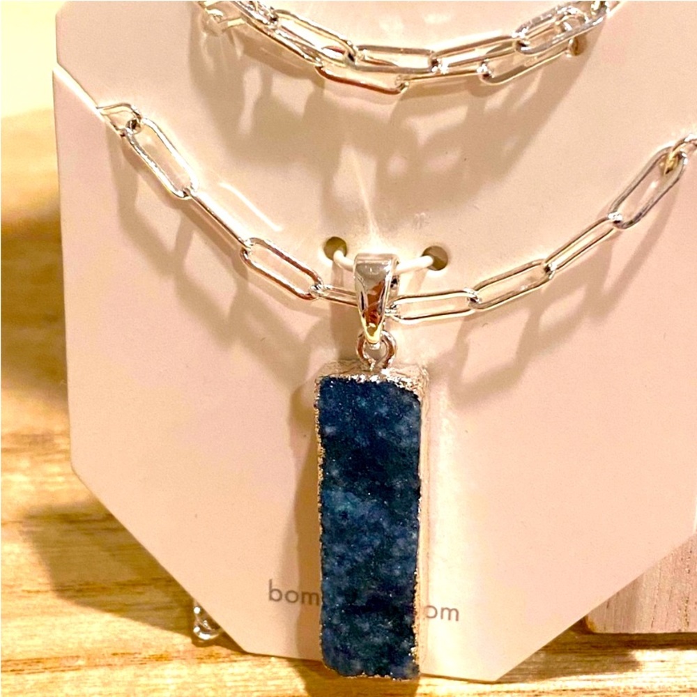 Beautiful Blue Druzy In Silver Tone Necklece